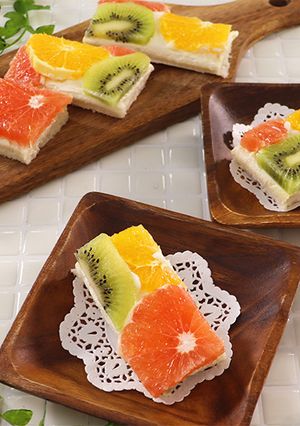 フルーツたっぷり！チーズオープンサンド-レシピのメイン写真