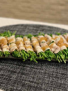 電子レンジで簡単!豆苗の豚肉巻き-レシピのメイン写真