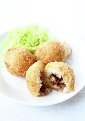 切ると嬉しい【中華そぼろ入りコロッケ】-レシピのメイン写真
