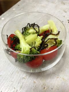 トマトとブロッコリーの塩昆布サラダ-レシピのメイン写真