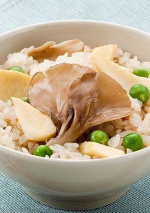 雪国まいたけ極と筍の炊き込みご飯-レシピのメイン写真