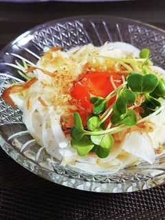 新玉ねぎの漬け卵黄乗せ-レシピのメイン写真