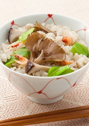 雪国まいたけ極と春キャベツの炊き込みご飯-レシピのメイン写真