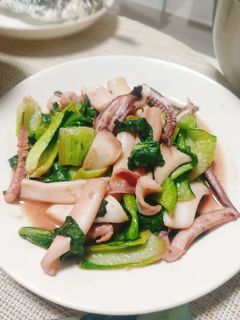 いかとチンゲン菜のガーリックバター炒め-レシピのメイン写真