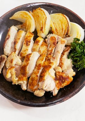 玉ねぎ麹だけで♪絶品チキンソテー-レシピのメイン写真