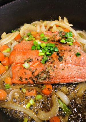 鮭をふっくら美味しく蒸す方法　ワイン蒸し-レシピのメイン写真