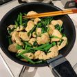 鶏ササミと明日葉のバジルソース炒め