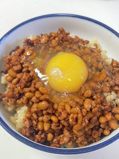 簡単ヘルシー!大豆ミートのスタミナ納豆丼-レシピのメイン写真