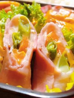 お弁当にいんげん人参のベーコンチーズ巻き-レシピのメイン写真