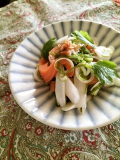 春の和え物♩サーモンとうどの梅めかぶ-レシピのメイン写真