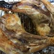 骨付き鶏モモ肉の桜スモークチップス焼き