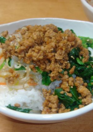 野菜嫌いのおこちゃまもモリモリ？肉味噌丼-レシピのメイン写真