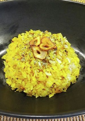 フライパンで炊きあげる　ガーリックライス-レシピのメイン写真