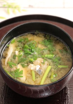 簡単！春菊舞茸と鯵のお味噌汁　-レシピのメイン写真