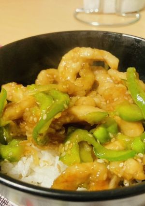 青椒肉絲鶏むね肉丼 ♪-レシピのメイン写真