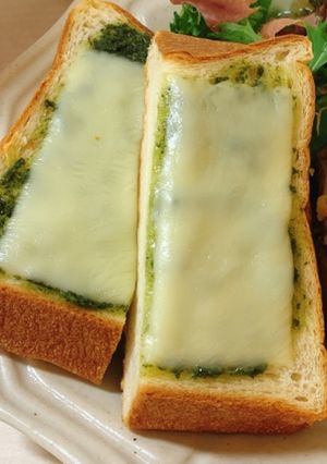 大葉ソースととろけるチーズのピザトースト-レシピのメイン写真