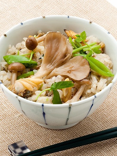 雪国きのことアサリの炊きこみご飯-レシピのメイン写真
