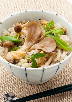 雪国きのことアサリの炊きこみご飯-レシピのメイン写真