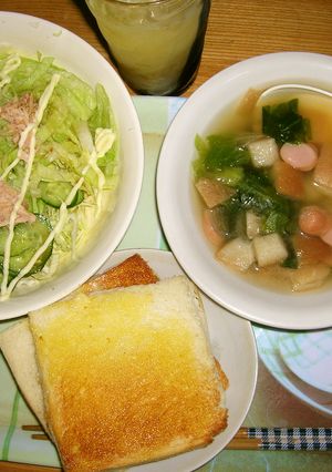 レタススープ（パン耳入り・パン粥風）-レシピのメイン写真