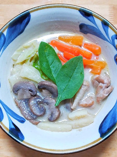 鶏もも肉と野菜とキノコのミルク煮-レシピのメイン写真