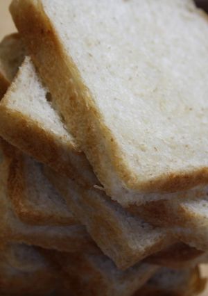 ホシノ酵母で**全粒粉の角食パン**-レシピのメイン写真