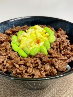 甘辛肉そぼろとふわふわたまご丼-レシピのメイン写真