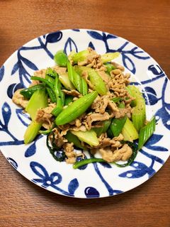 豚肉とセロリとスナップエンドウ炒め-レシピのメイン写真