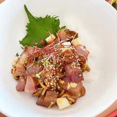 รูปของ 生なめことブリのピリ辛丼