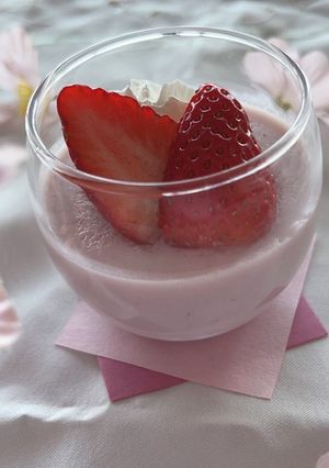 春を感じる！高齢者向けなめらか苺ムース-レシピのメイン写真