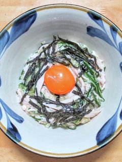 山芋とろろとキュウリでサラダチキン丼-レシピのメイン写真