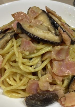 鍋の素で簡単〜椎茸とベーコンのパスタ-レシピのメイン写真