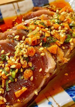 食べるラー油で超簡単!よだれガツオ-レシピのメイン写真