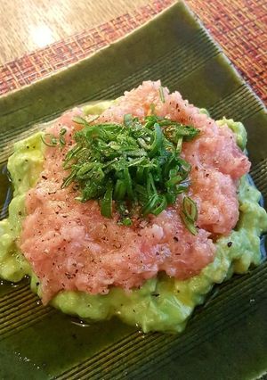 アボカドとマグロの洋風叩き-レシピのメイン写真