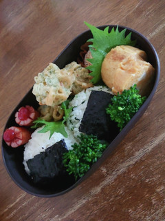 JK☆コロンと丸いおにぎり弁当♪-レシピのメイン写真