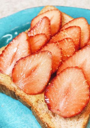 いちごとピスタチオのトースト-レシピのメイン写真