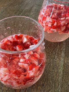 つぶつぶ苺のソーダ-レシピのメイン写真