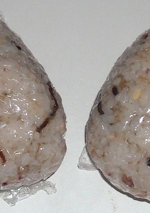 塩昆布＆とろろ昆布＆十六雑穀米のおにぎり-レシピのメイン写真