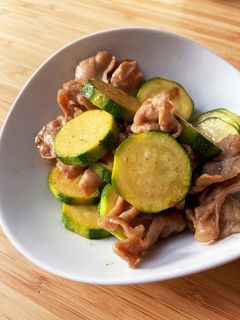 豚肉とズッキーニのチャンプルー-レシピのメイン写真