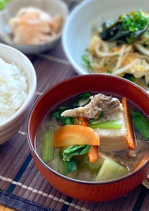 たっぷり野菜と高野豆腐のみそ汁-レシピのメイン写真