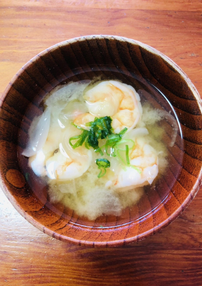 むきエビと玉ねぎの味噌汁-レシピのメイン写真