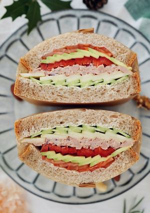 ツナ缶と彩野菜のわんぱくサンドイッチ-レシピのメイン写真
