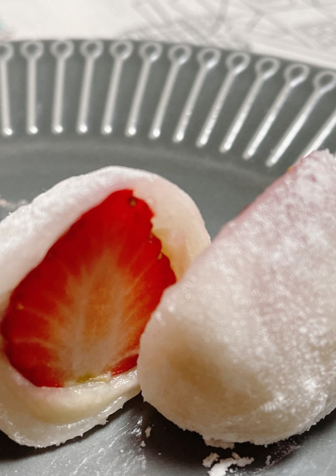 電子レンジで簡単に！もちもちいちご大福！-レシピのメイン写真
