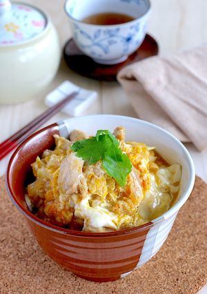めんつゆで簡単！ふんわり卵の親子丼-レシピのメイン写真