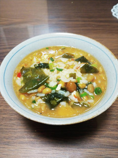 味噌汁リメイク、納豆と豆板醤の雑炊-レシピのメイン写真