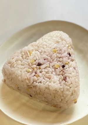 三角おにぎりを簡単に綺麗に握らず作る✨-レシピのメイン写真