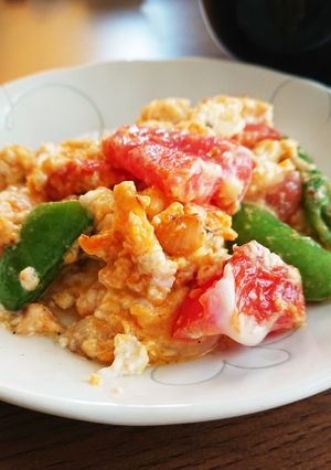トマトとスナップえんどうのチーズ卵炒め-レシピのメイン写真