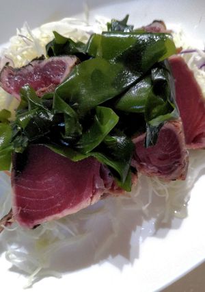 三陸産塩蔵わかめとカツオのたたきサラダ-レシピのメイン写真