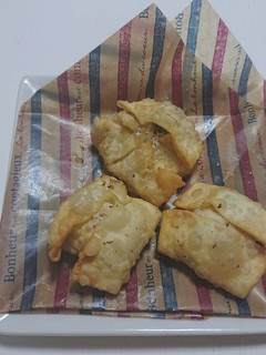 適当風 余り餃子皮揚げ-レシピのメイン写真