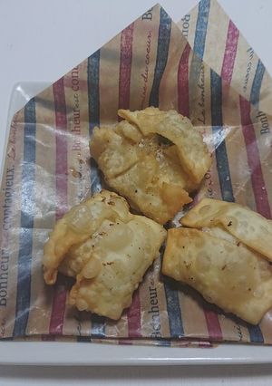 適当風 余り餃子皮揚げ-レシピのメイン写真