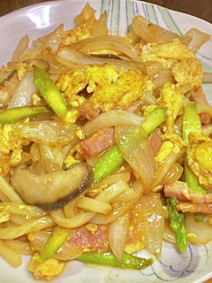 新玉ねぎとアスパラ&卵の焼きうどん-レシピのメイン写真